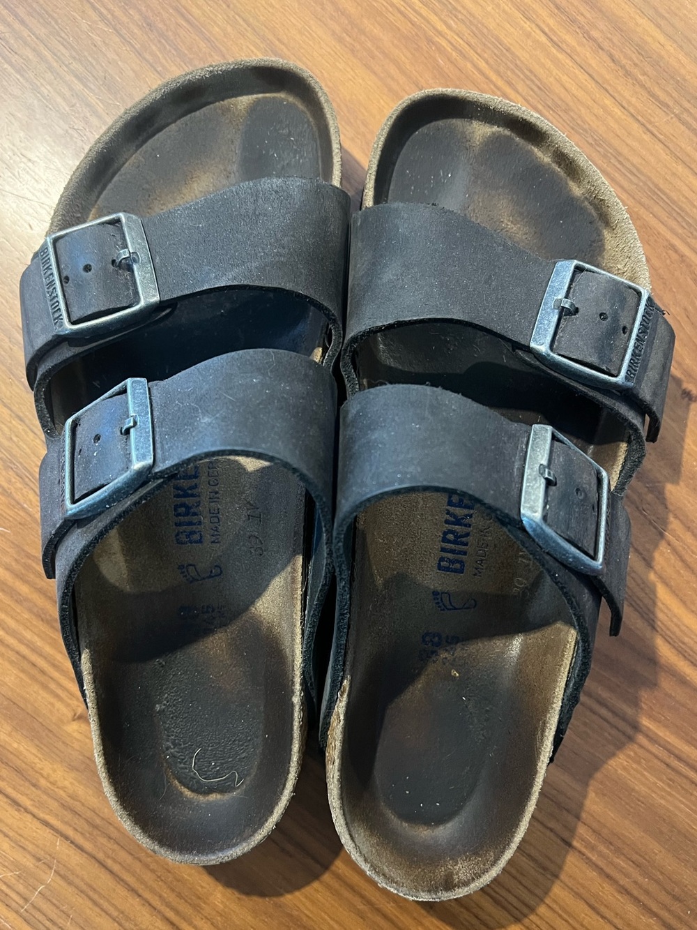 Birkenstock soft footbed black oiled leather Arizona Two-Strap Sandal 38 wide